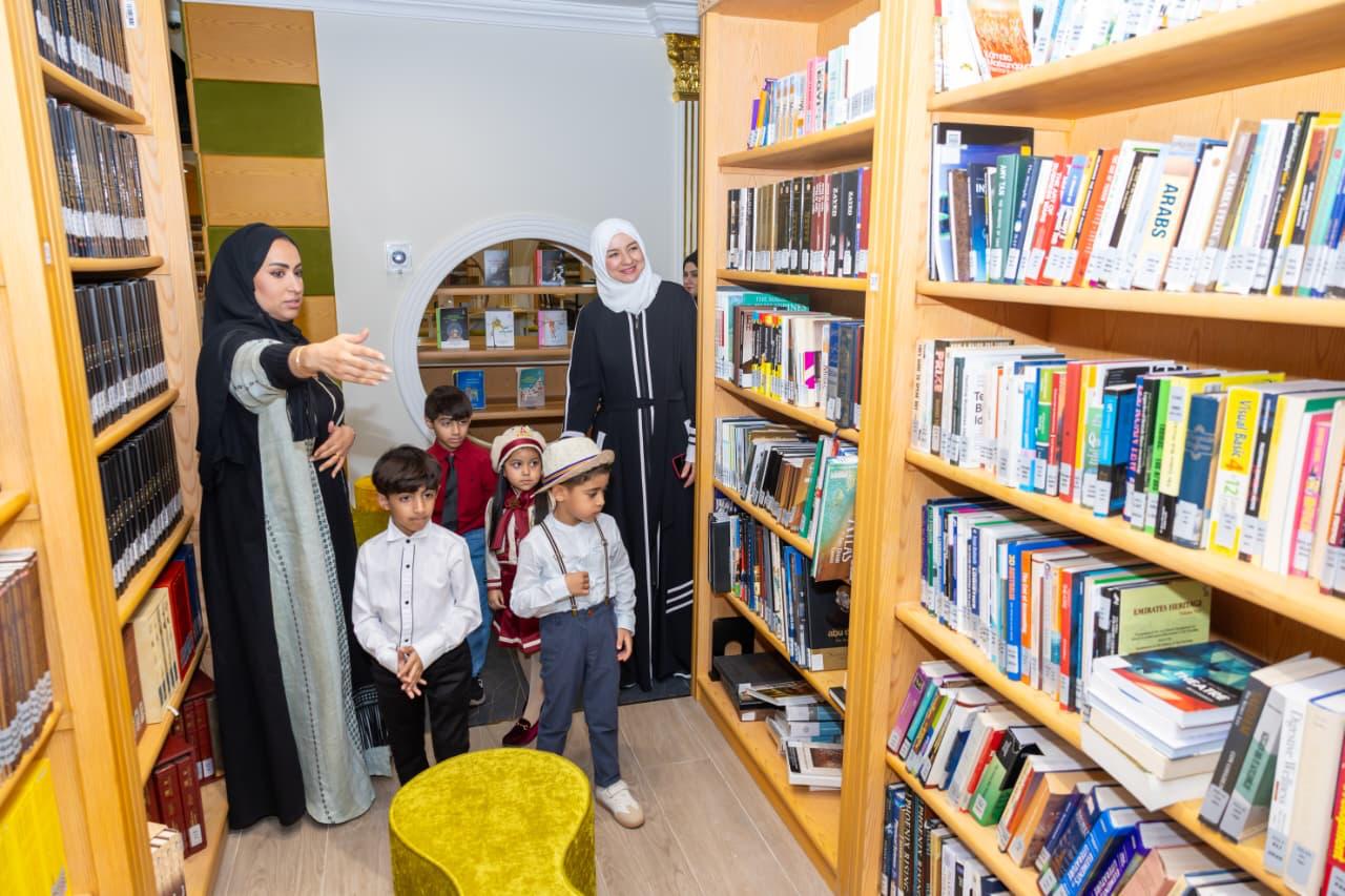 في تجربة لإثراء المعرفة وتعزيز حب القراءة.. “دار راشد للنشر” تستقبل أطفال حضانة الجليلة.