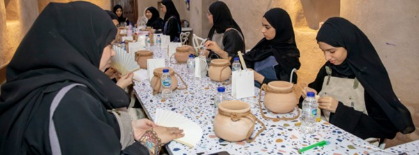 " الفجيرة للثقافة والإعلام " ينظم ورشة "صناعة الشموع " في بيت الفن.